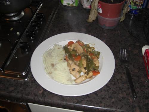 Chicken, mushrooms, a carrot, a spring onion, an half a green pepper with some tasty mash. Um yum.